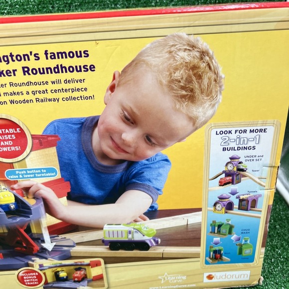 Chuggington Wooden Railway Double-Decker Roundhouse w/ Elevating Turntable New‎
